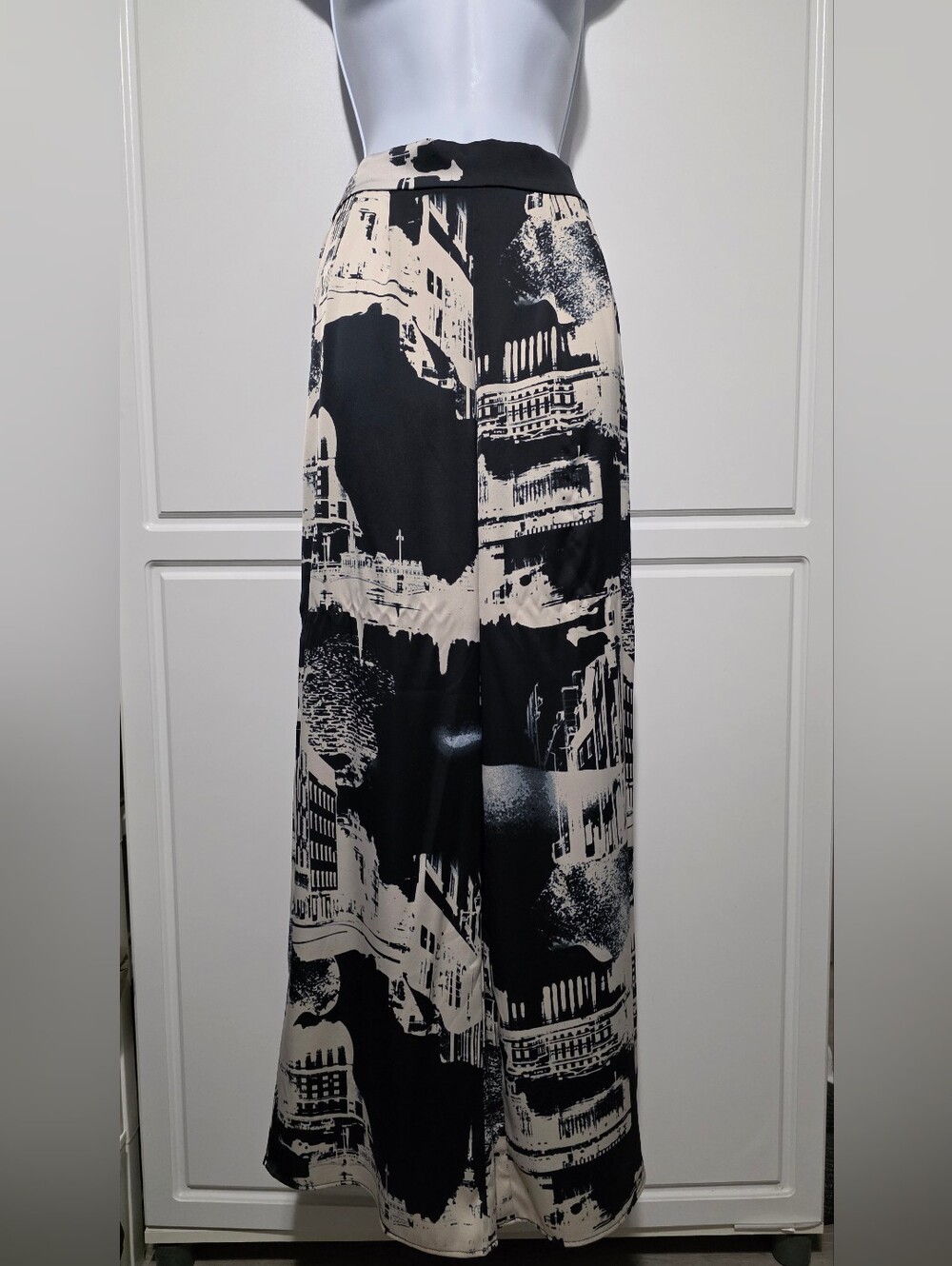H&M Womens Black Ivory Abstract City Scape Print Flowy High Waist Wide Leg Pants - Picture 16 of 16